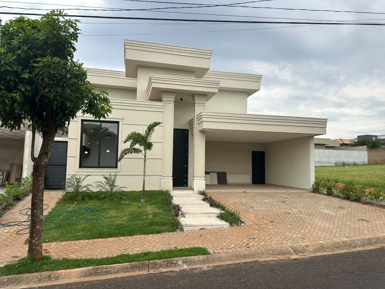 Terra Vista: casa de 3 suítes com piscina em São José do Rio Preto